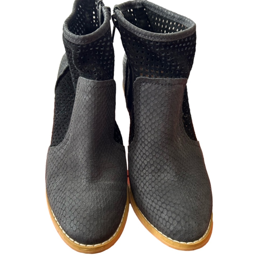 Kelsi Dagger, 7.5, great condition boot.